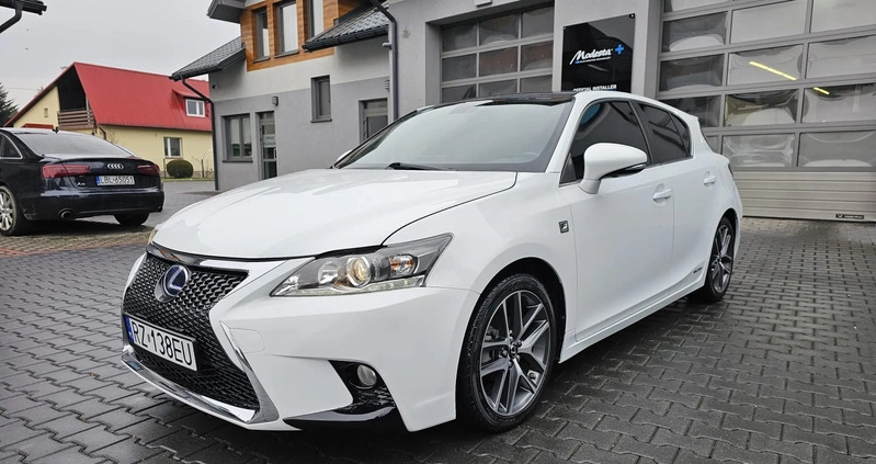 Lexus CT cena 62000 przebieg: 115000, rok produkcji 2016 z Rzeszów małe 137